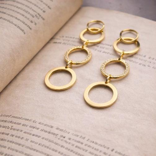 Linked circle drop earring