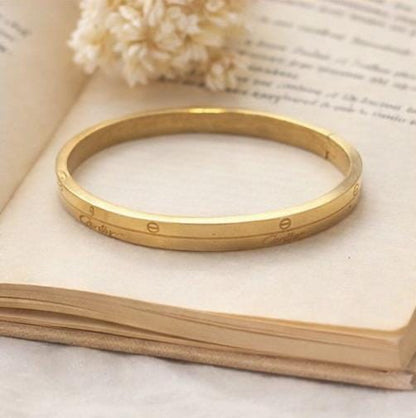 cartiear Engraved Bangle Bracelet