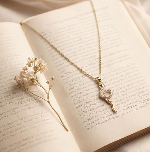 Snake Design Stone Pendant Necklace