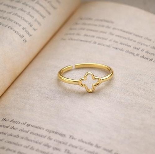 Adjustable Clover Outline Ring