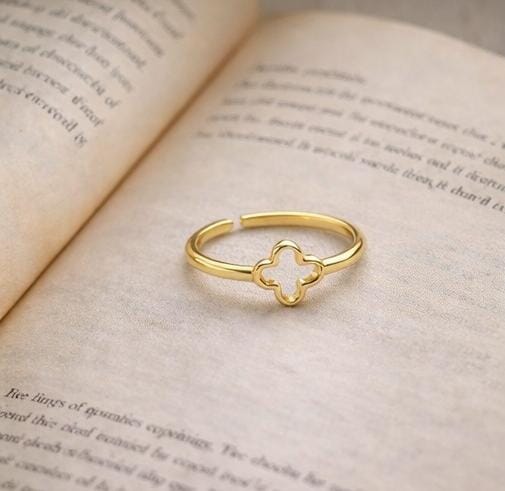 Adjustable Clover Outline Ring